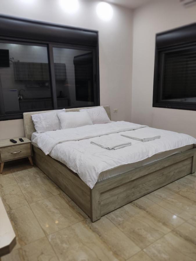 Lotus Housing For Furnished Apartments Jarash Room photo
