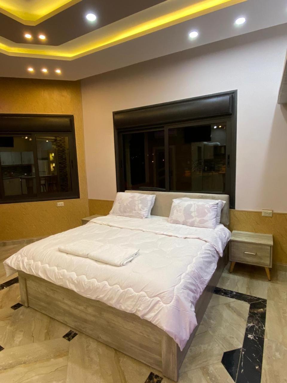 Lotus Housing For Furnished Apartments Jarash Room photo