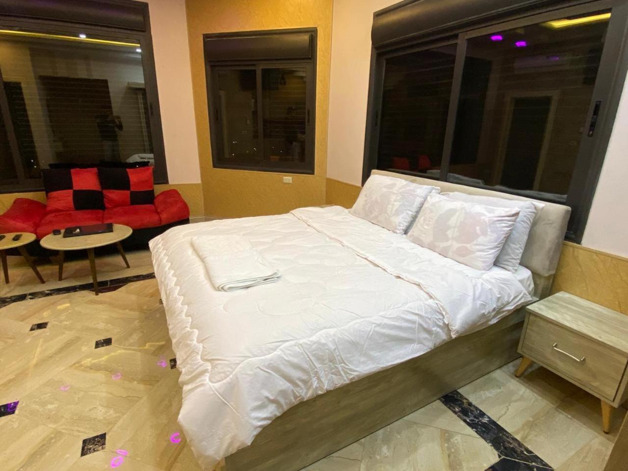 Lotus Housing For Furnished Apartments Jarash Room photo