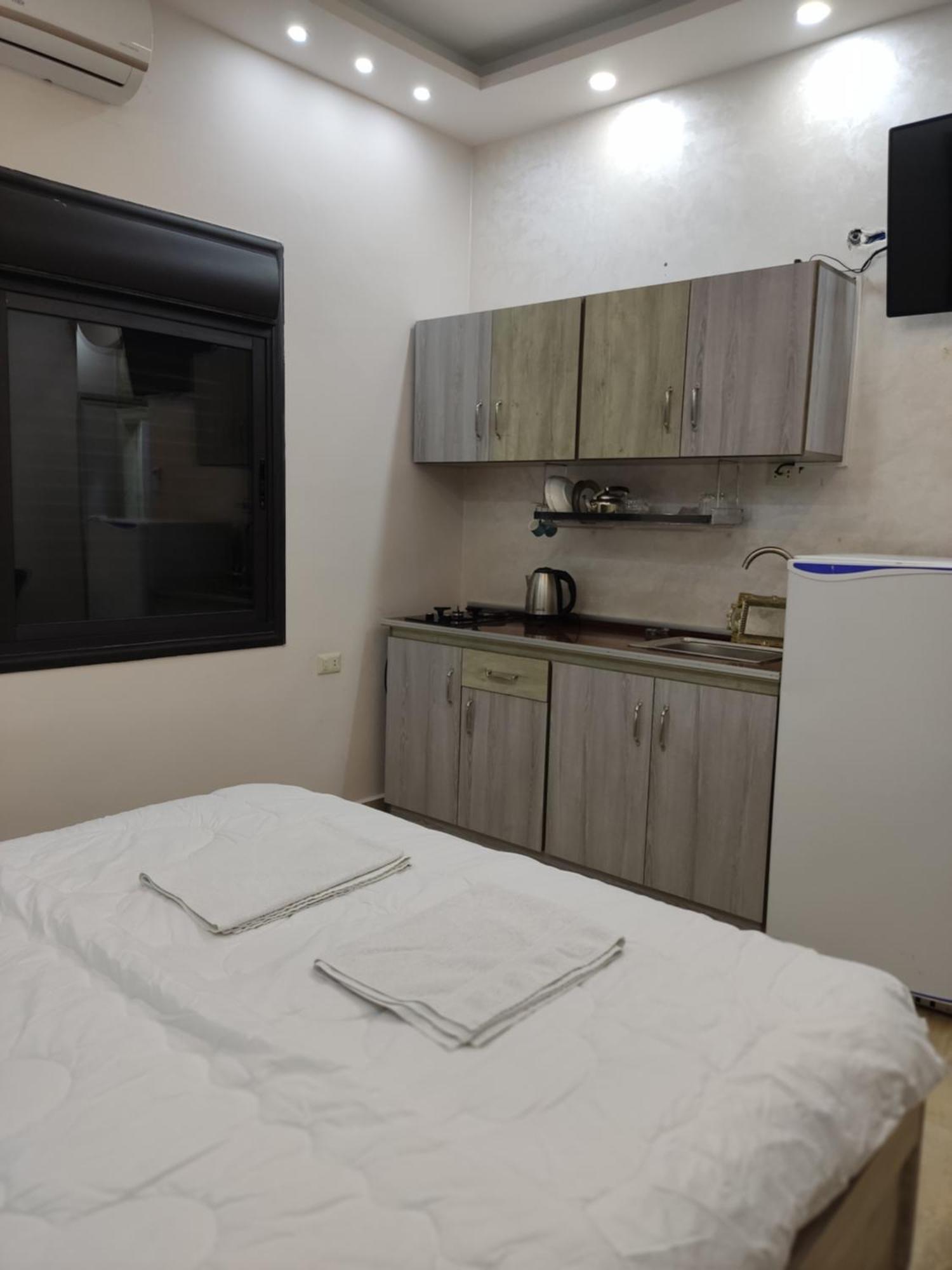 Lotus Housing For Furnished Apartments Jarash Room photo
